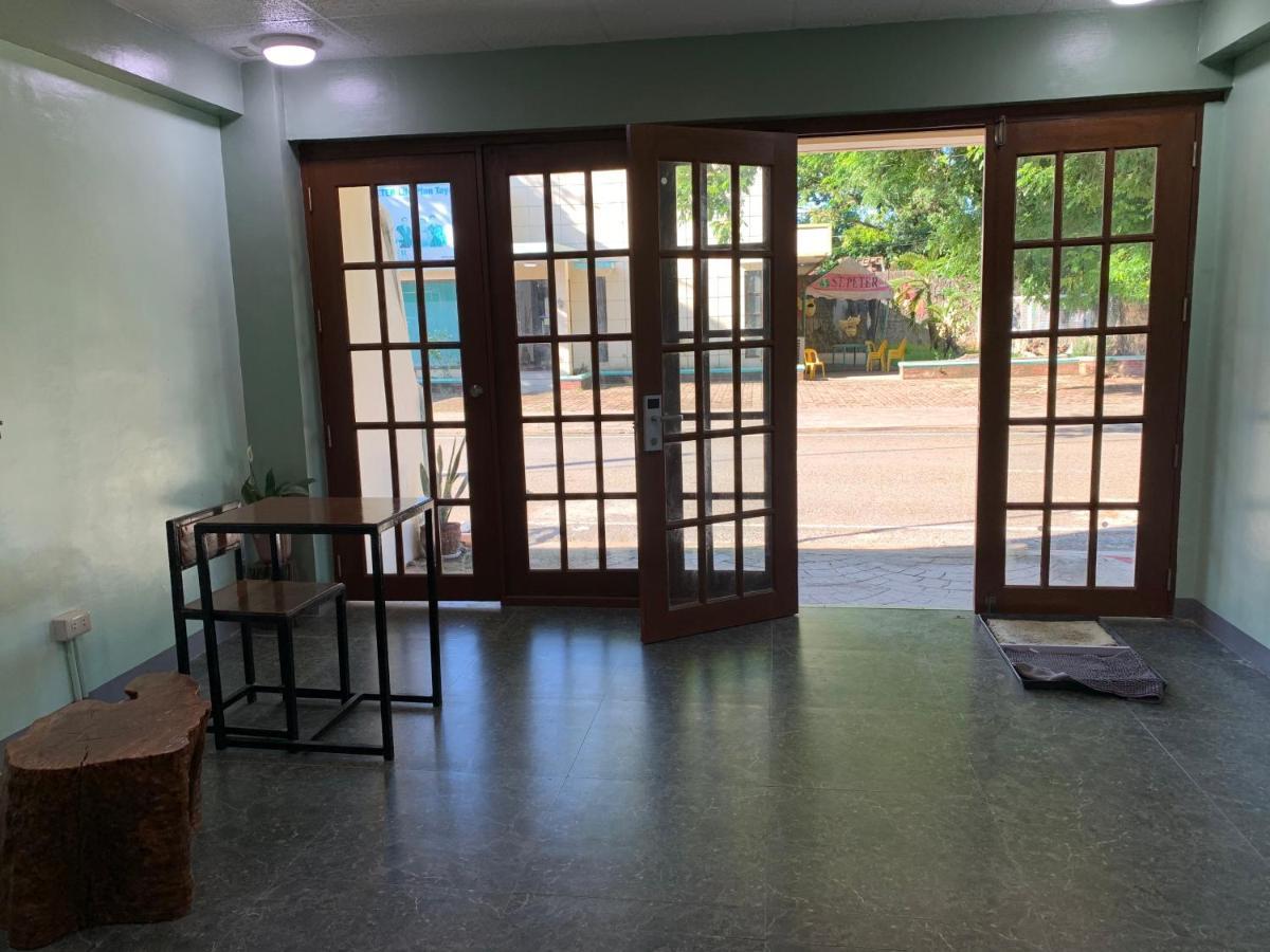 Beinte Singko De Marso Apartments Candon Экстерьер фото