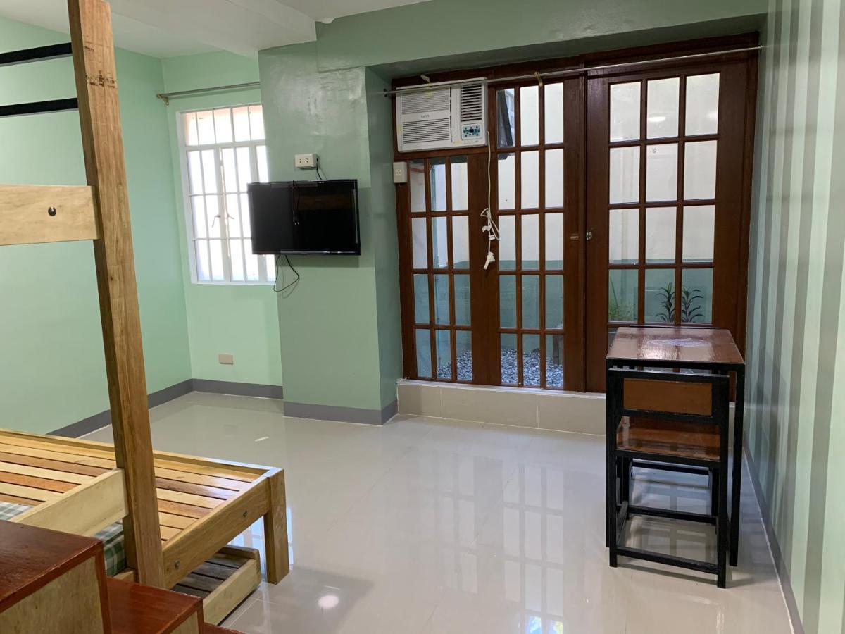 Beinte Singko De Marso Apartments Candon Экстерьер фото