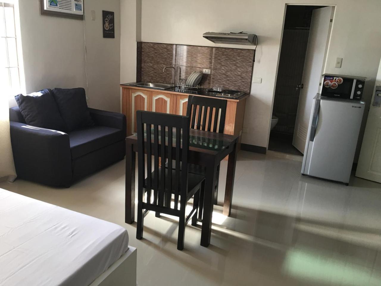 Beinte Singko De Marso Apartments Candon Экстерьер фото