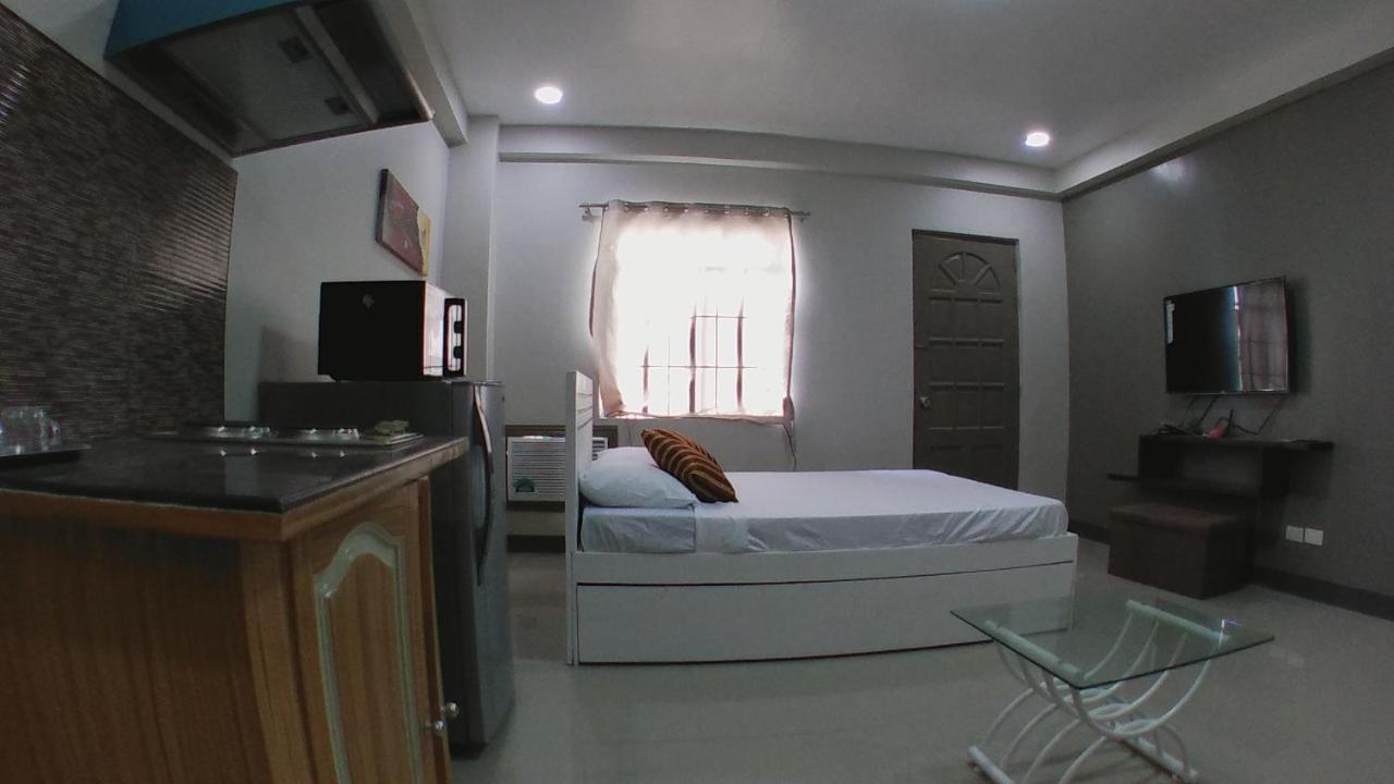 Beinte Singko De Marso Apartments Candon Экстерьер фото