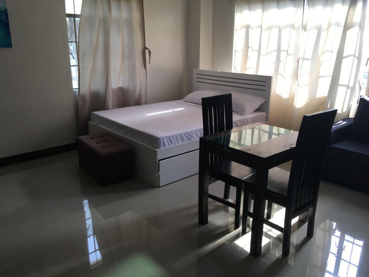 Beinte Singko De Marso Apartments Candon Экстерьер фото