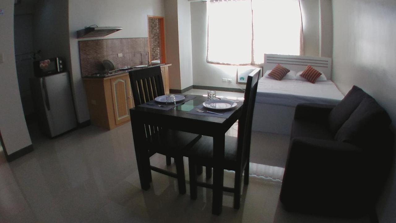 Beinte Singko De Marso Apartments Candon Экстерьер фото