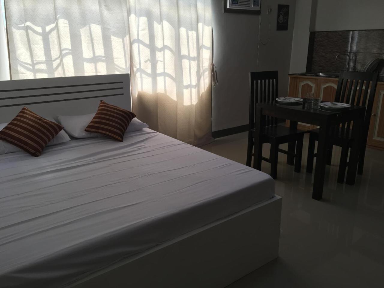 Beinte Singko De Marso Apartments Candon Экстерьер фото