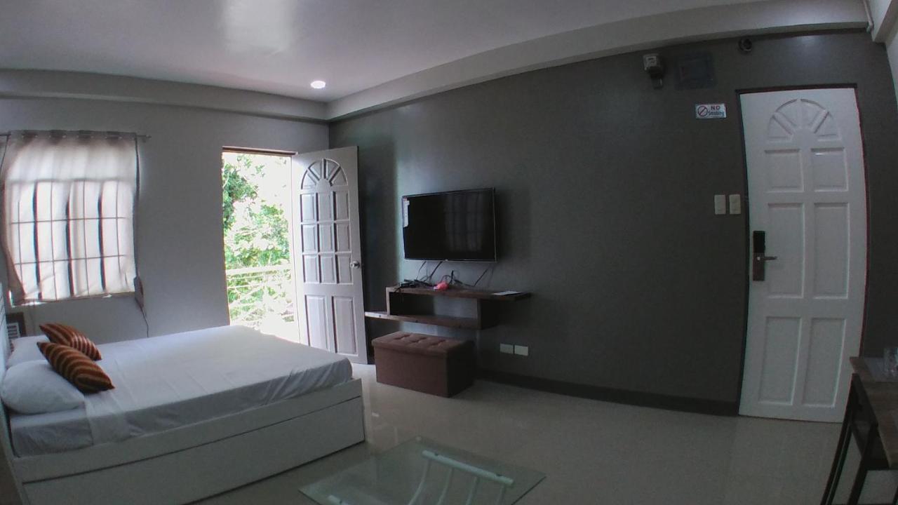 Beinte Singko De Marso Apartments Candon Экстерьер фото