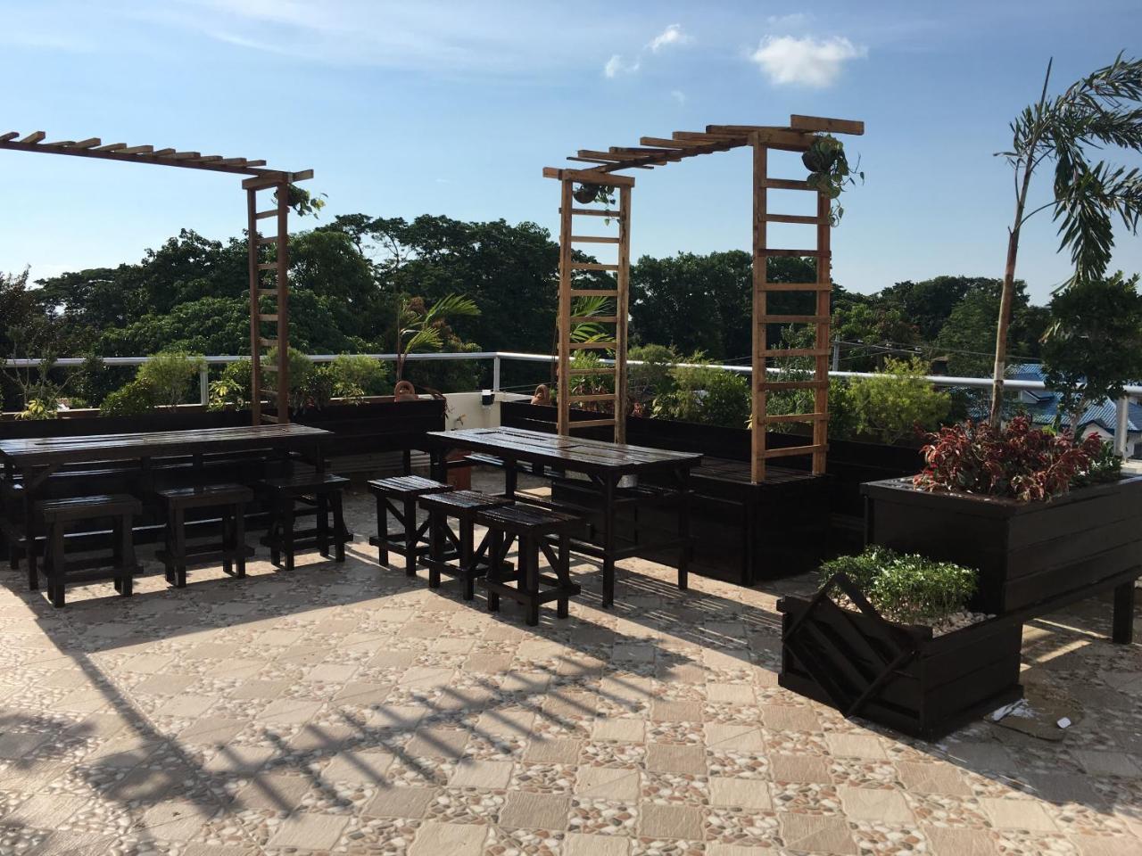 Beinte Singko De Marso Apartments Candon Экстерьер фото