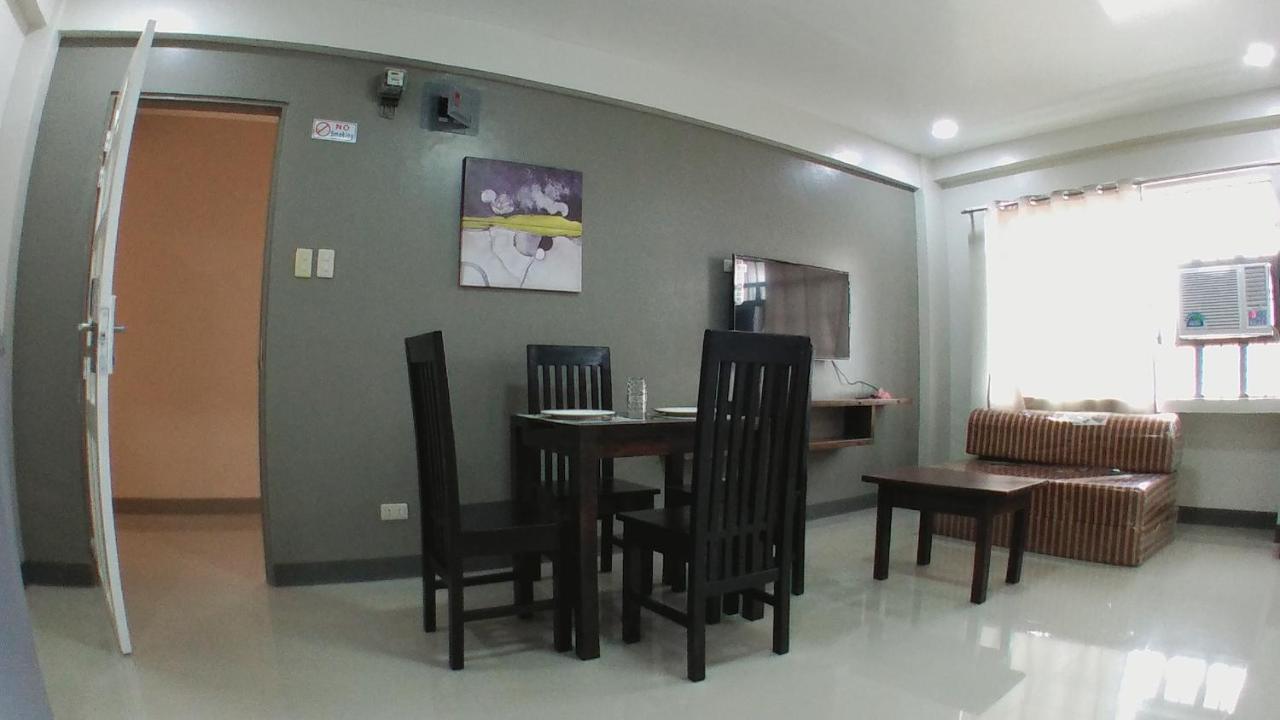 Beinte Singko De Marso Apartments Candon Экстерьер фото