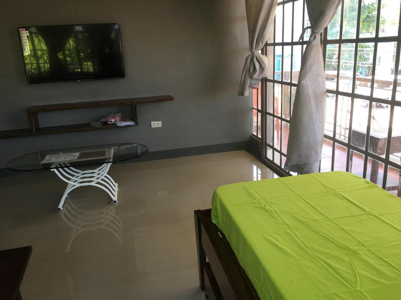 Beinte Singko De Marso Apartments Candon Экстерьер фото