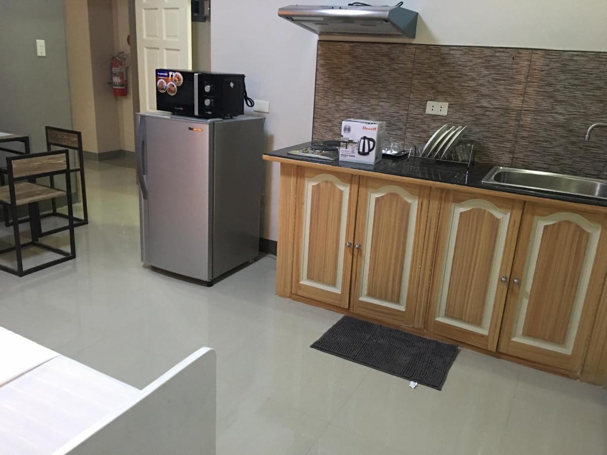 Beinte Singko De Marso Apartments Candon Экстерьер фото