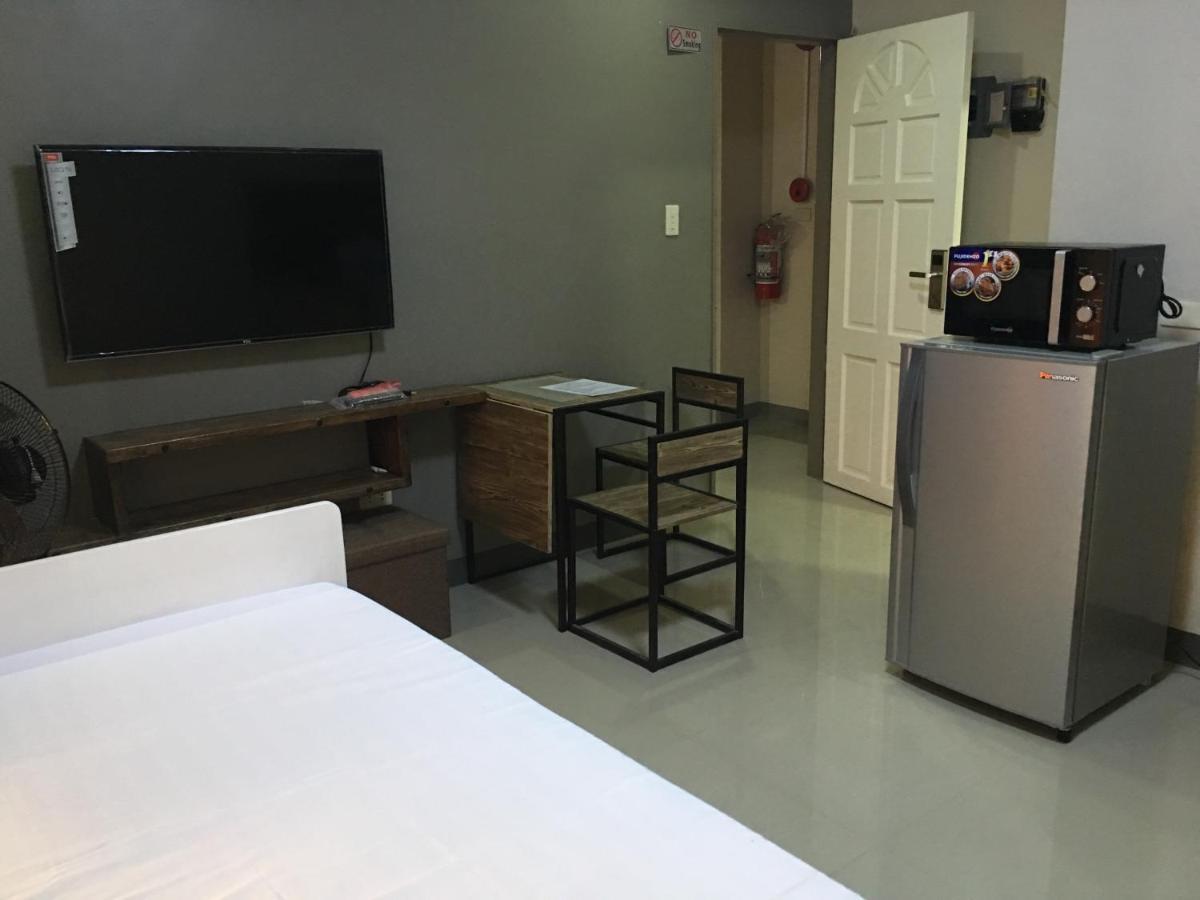Beinte Singko De Marso Apartments Candon Экстерьер фото